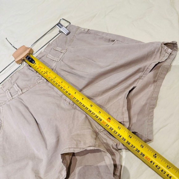 ONLY High Waist Pale Khaki Darted Shorts with Colorful Pattern Lining, Size 28 - Picture 9 of 11